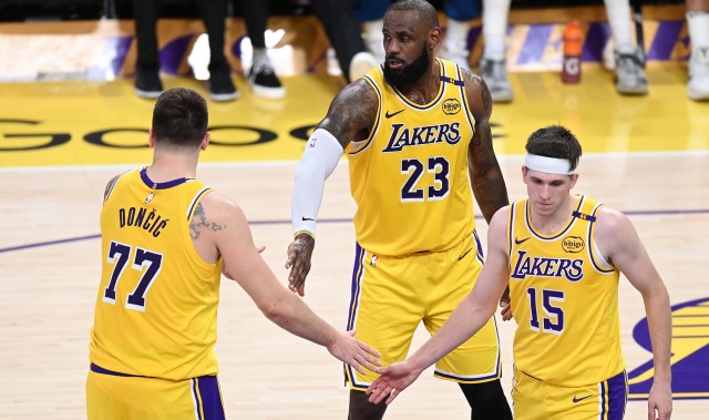 数据揭秘湖人三巨头：百回合净胜分仅为+3 防守端反而成意外之喜