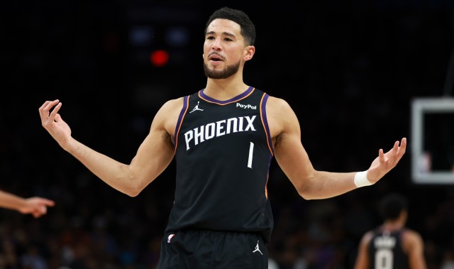 世界杯数据全览-布克谈战绩：我们清楚球队天赋 用正确方式打球这是一直在做的