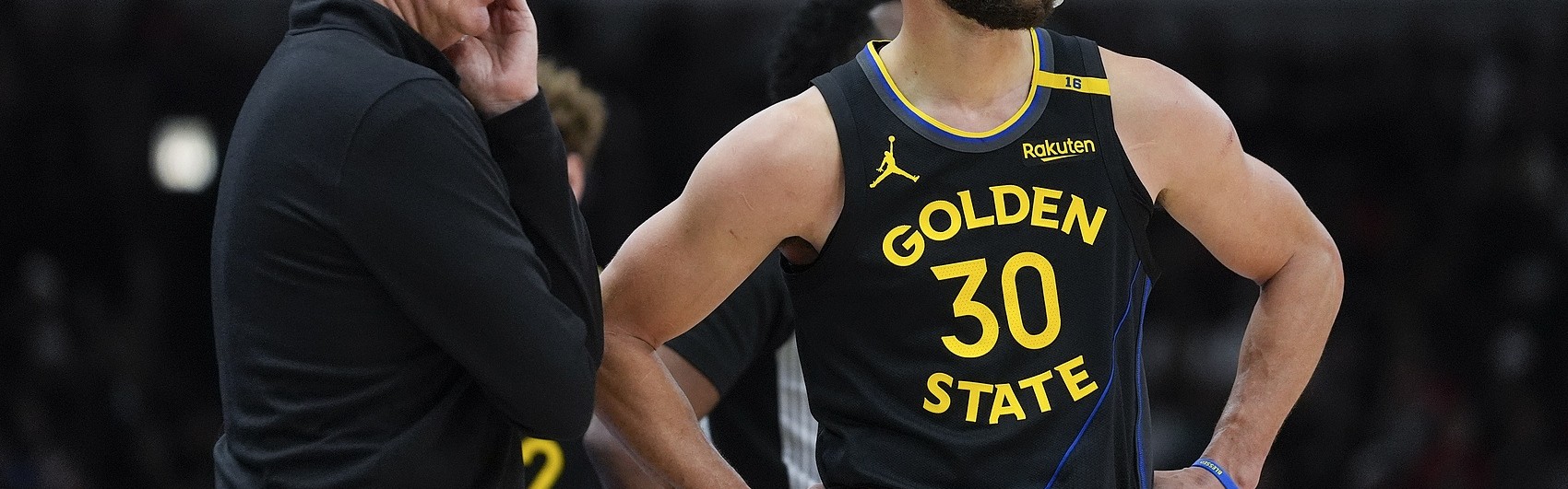 世界杯手机观看-科尔：库里会有糟糕的出手 但他三分命中率总能到40%以上